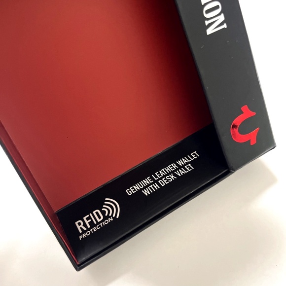 True Religion Black Leather L-Fold Wallet RFID Boxed Logo Metal Plaque NWT - Picture 7 of 7